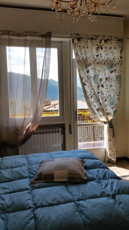 Apartment Iseo Lake Sale Marasino Zimmer foto