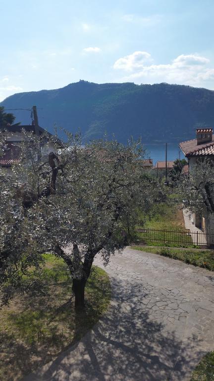 Apartment Iseo Lake Sale Marasino Zimmer foto